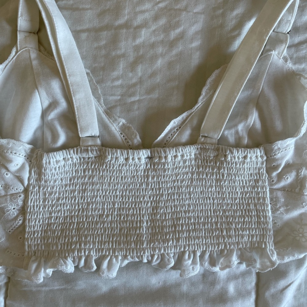 eyelet crop top - Picture 4 of 4